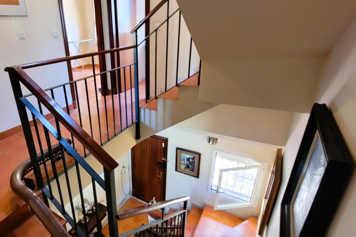 Huis te koop in Estepona | 4 slaapkamers H5402719