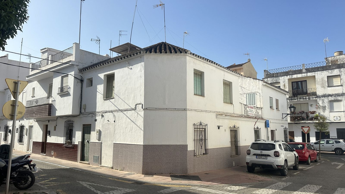 Huis te koop in Estepona | 8 slaapkamers H5406478