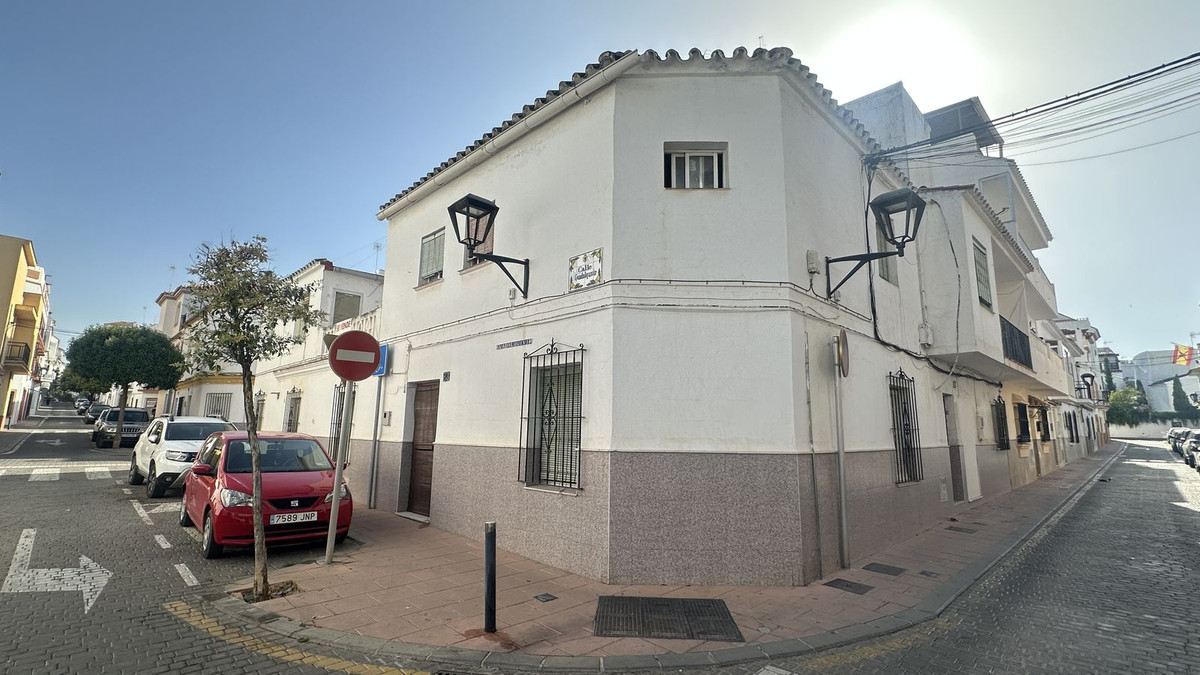 Huis te koop in Estepona | 8 slaapkamers H5406478