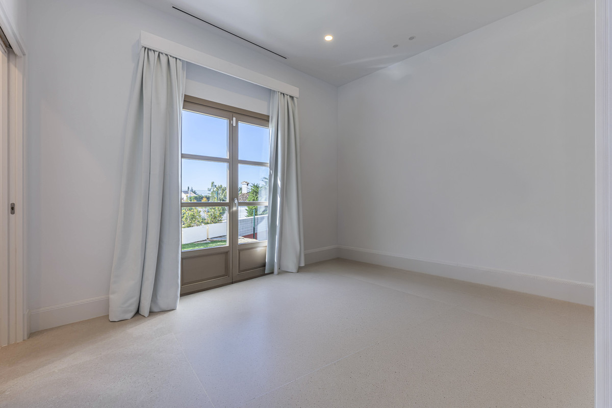 Huis te koop in Estepona | 4 slaapkamers H5412673
