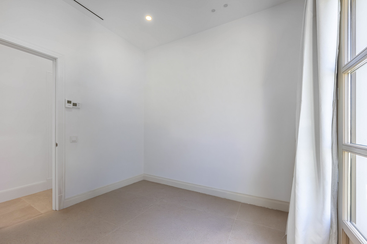 Huis te koop in Estepona | 4 slaapkamers H5412673