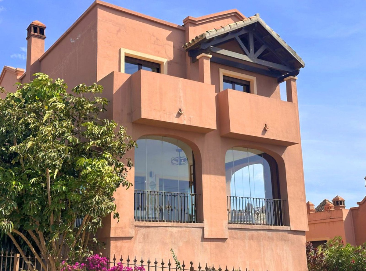 Huis te koop in Estepona | 5 slaapkamers H5413330