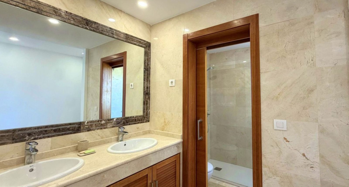 Huis te koop in Estepona | 5 slaapkamers H5413330