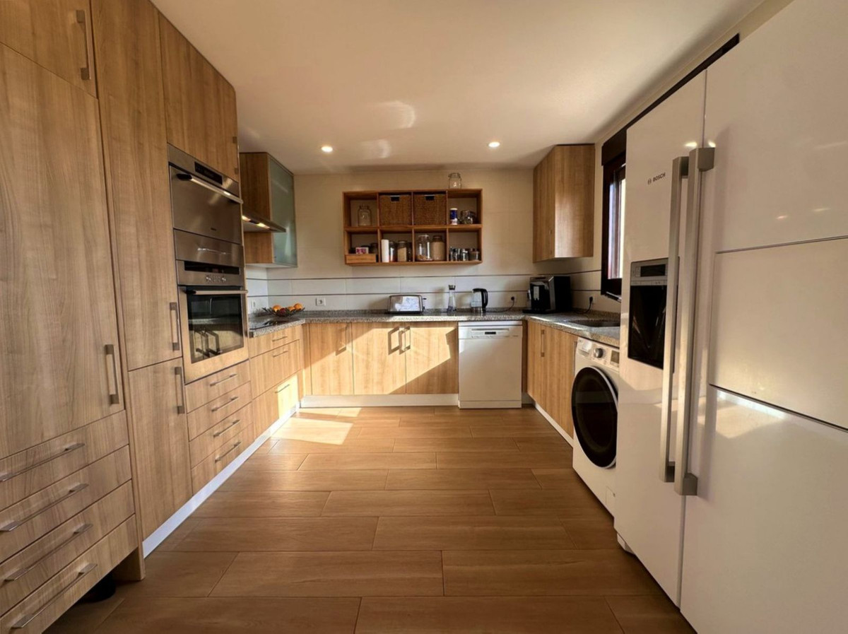 Huis te koop in Estepona | 5 slaapkamers H5413330