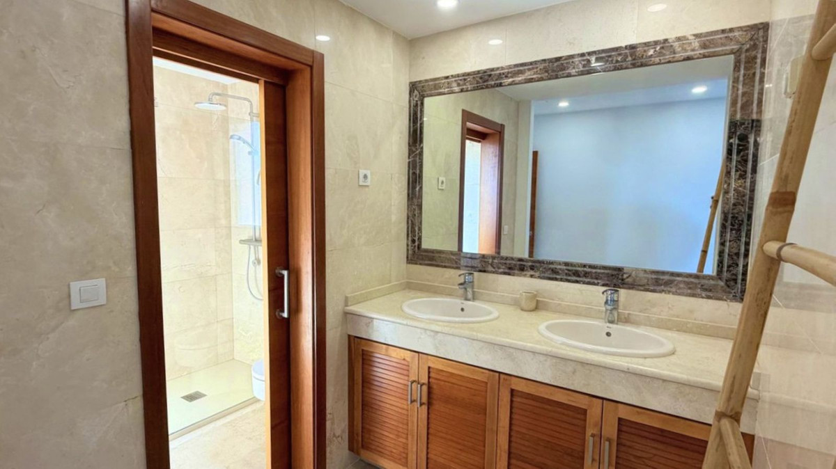 Huis te koop in Estepona | 5 slaapkamers H5413330