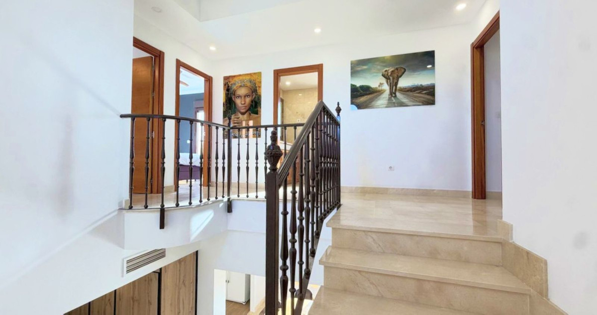 Huis te koop in Estepona | 5 slaapkamers H5413330