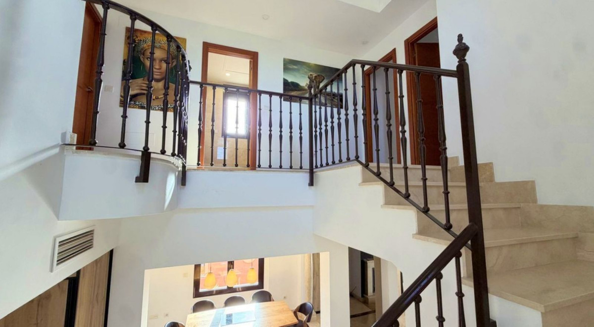 Huis te koop in Estepona | 5 slaapkamers H5413330