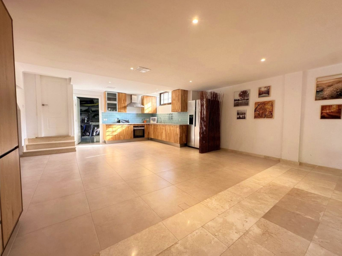 Huis te koop in Estepona | 5 slaapkamers H5413330