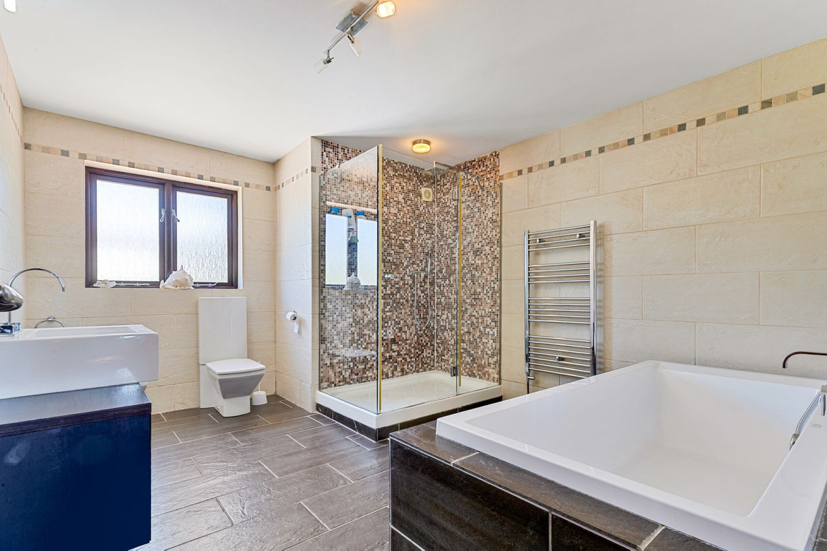 Huis te koop in Estepona | 2 slaapkamers H5417665