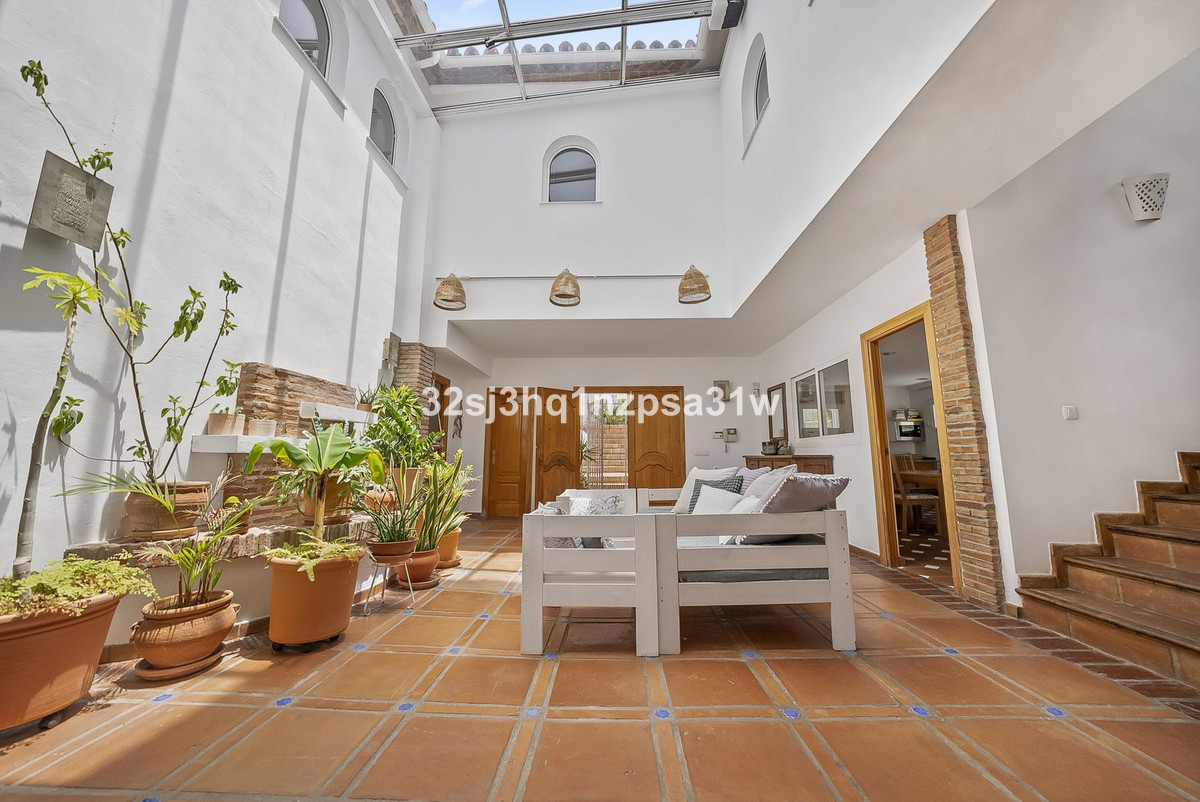 Huis te koop in Estepona | 6 slaapkamers H5423617