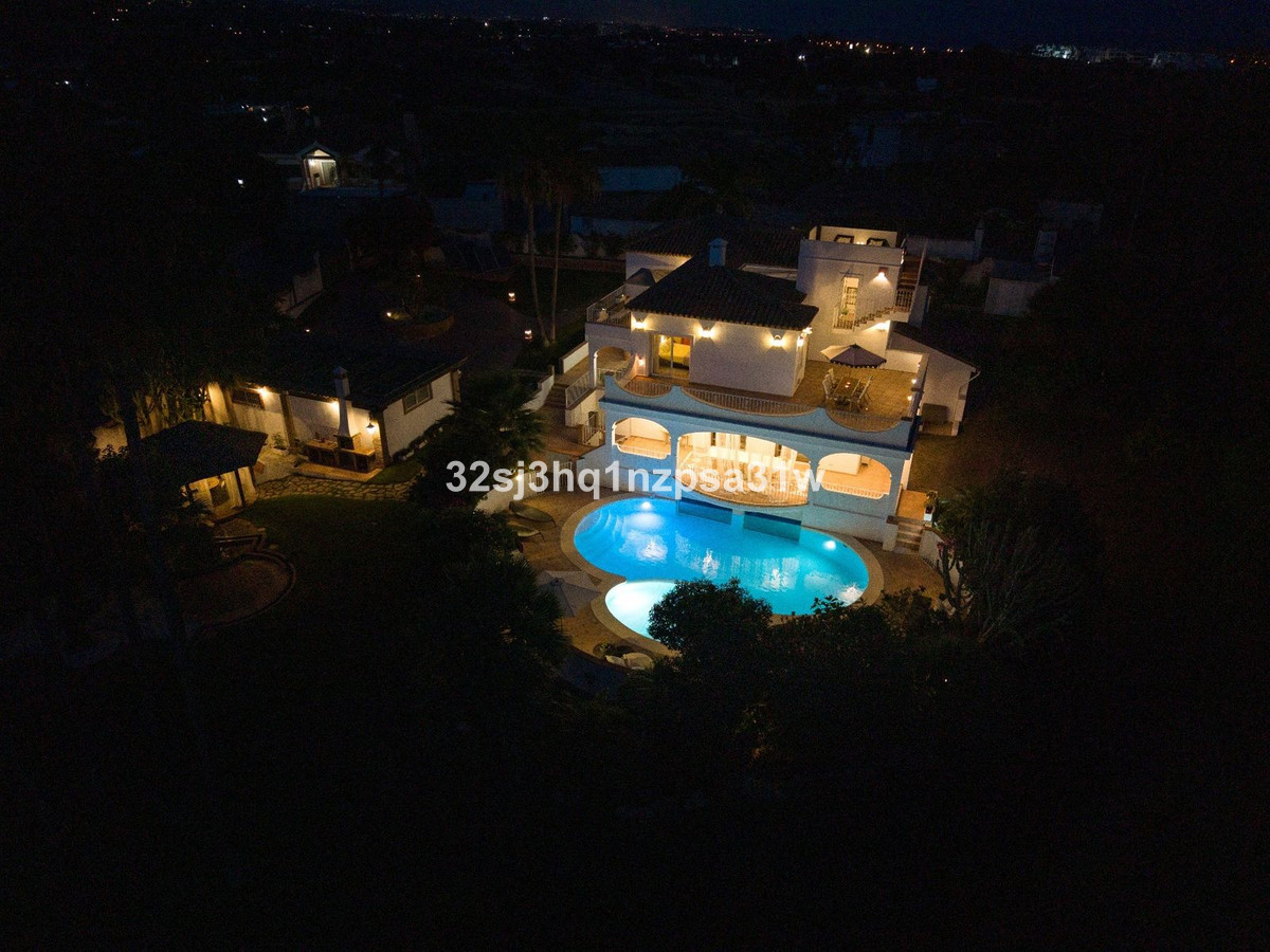 Huis te koop in Estepona | 6 slaapkamers H5423617