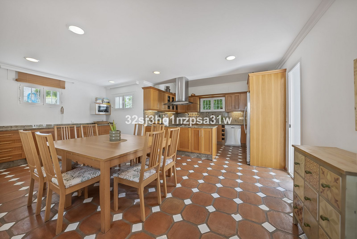 Huis te koop in Estepona | 6 slaapkamers H5423617