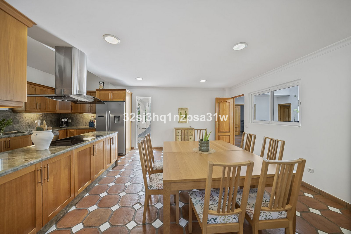 Huis te koop in Estepona | 6 slaapkamers H5423617
