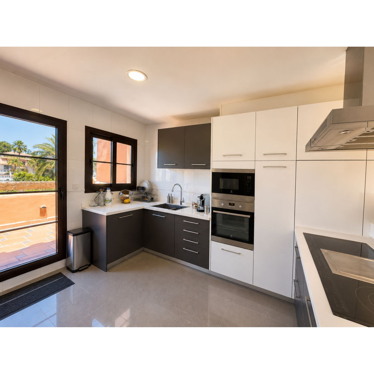 Appartement te koop in Estepona | 3 slaapkamers H5424322
