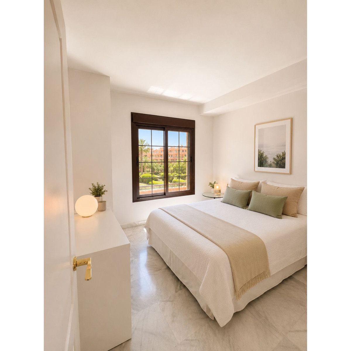 Appartement te koop in Estepona | 3 slaapkamers H5424322
