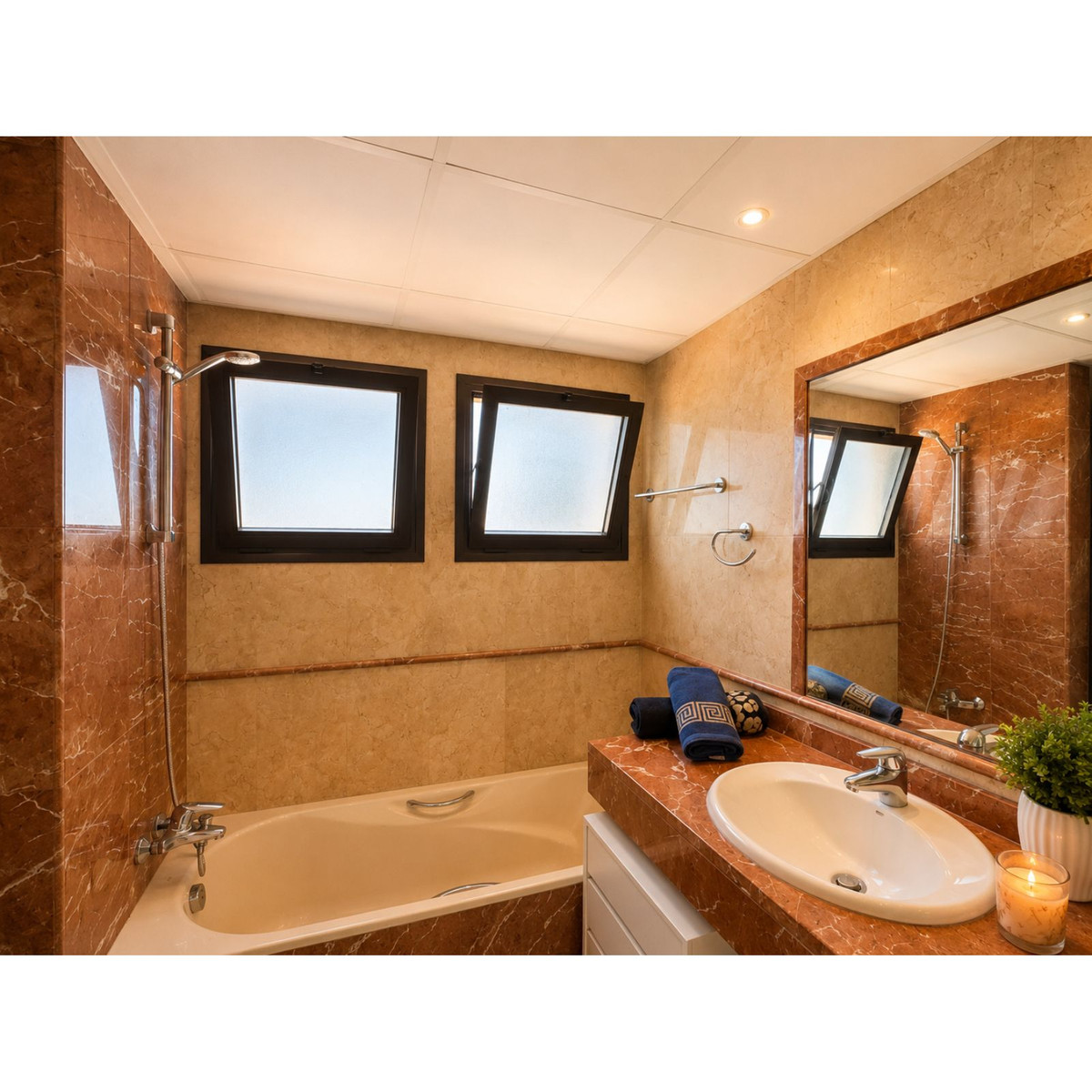 Appartement te koop in Estepona | 3 slaapkamers H5424322