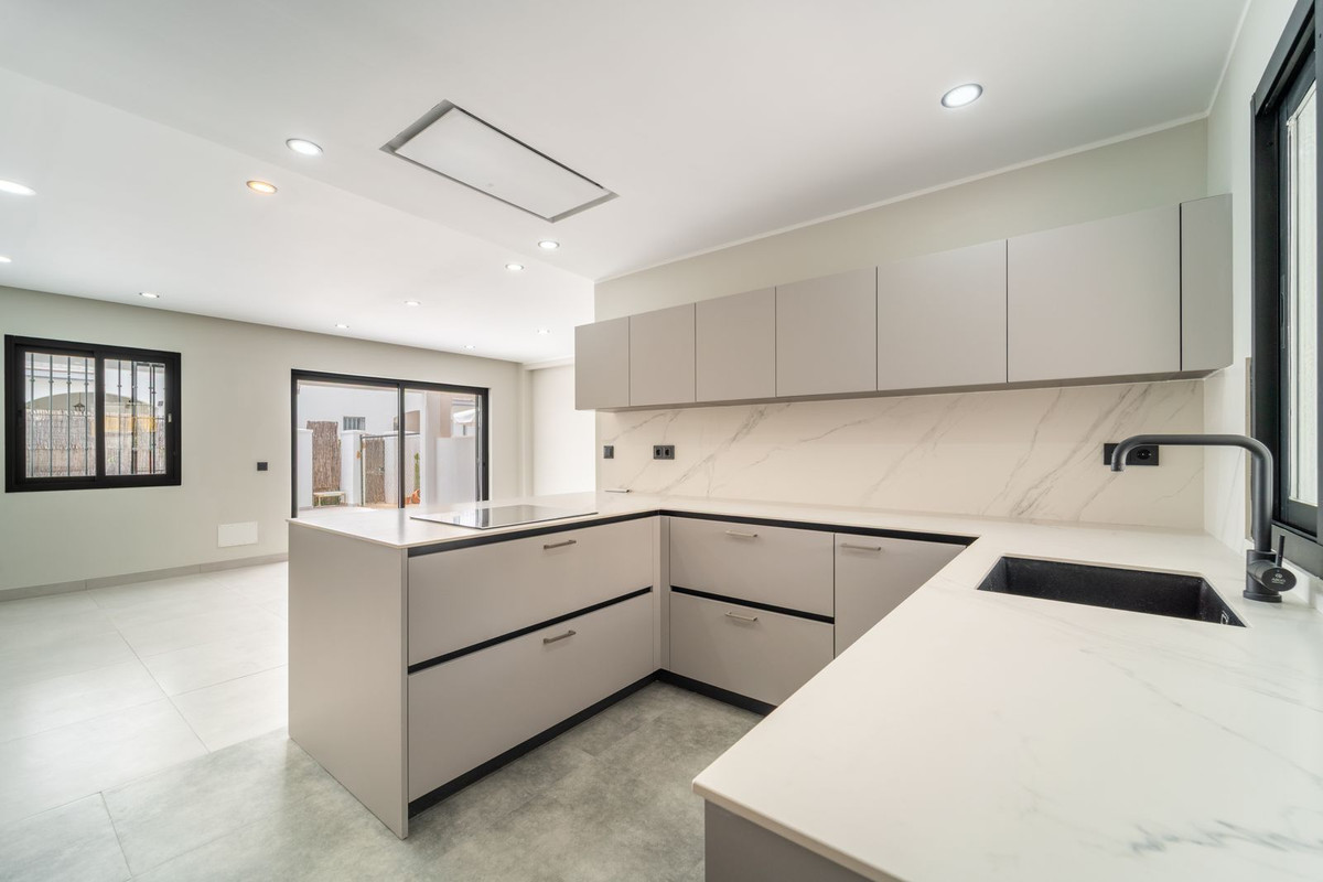 Huis te koop in Estepona | 4 slaapkamers H5427247