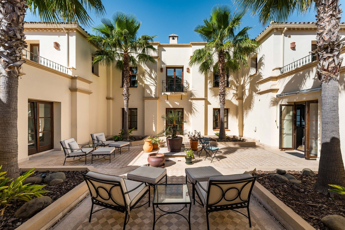 Huis te koop in Estepona | 5 slaapkamers H5429527