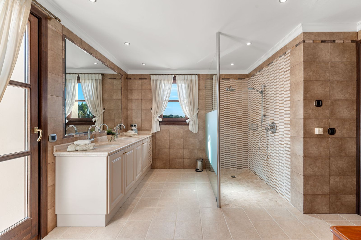 Huis te koop in Estepona | 5 slaapkamers H5429527