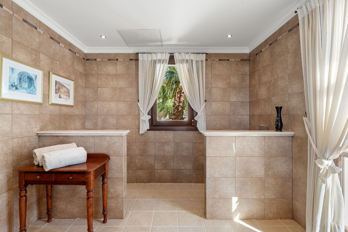 Huis te koop in Estepona | 5 slaapkamers H5429527