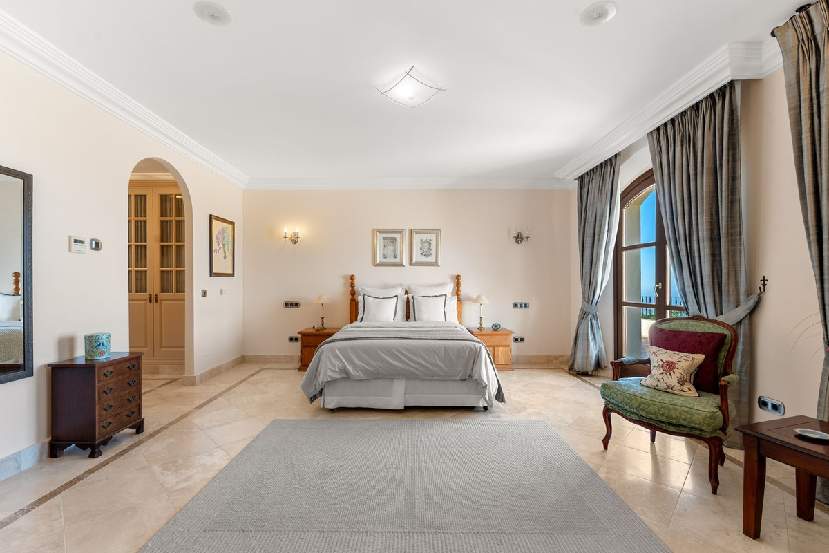 Huis te koop in Estepona | 5 slaapkamers H5429527