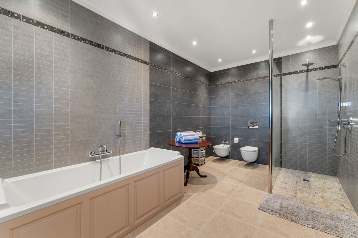 Huis te koop in Estepona | 5 slaapkamers H5429527