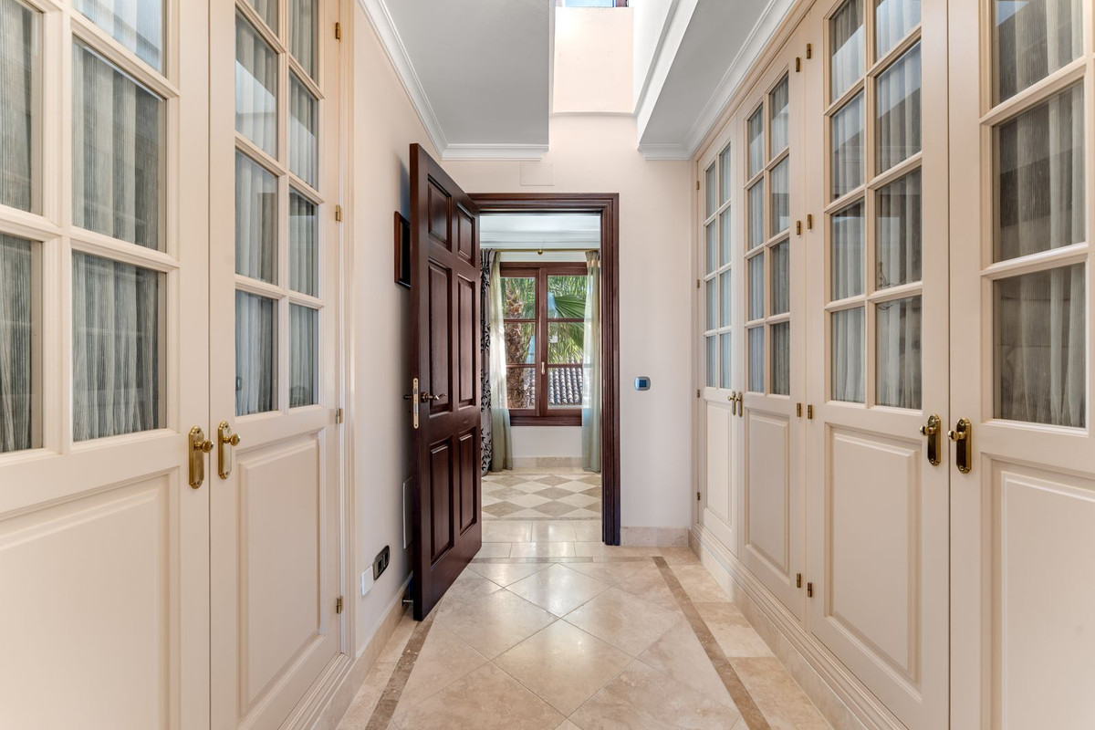 Huis te koop in Estepona | 5 slaapkamers H5429527
