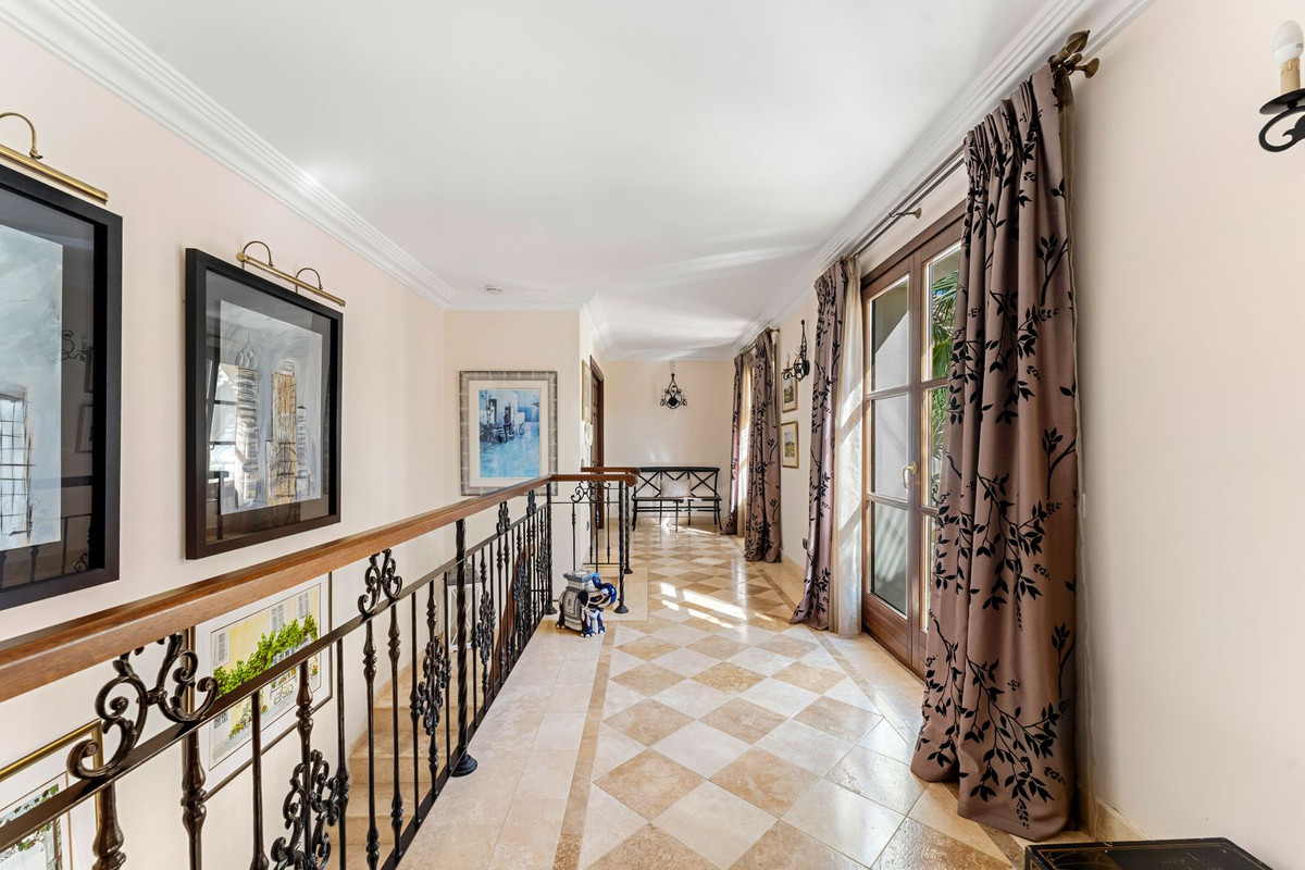 Huis te koop in Estepona | 5 slaapkamers H5429527