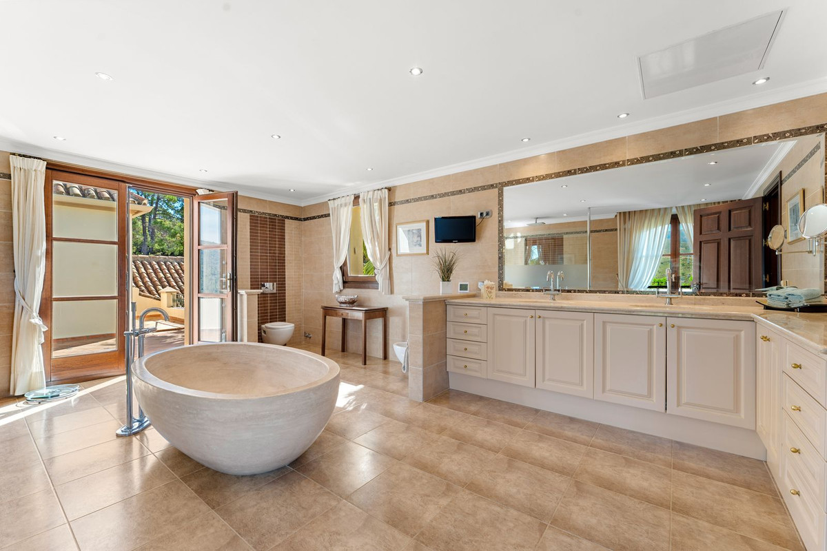 Huis te koop in Estepona | 5 slaapkamers H5429527