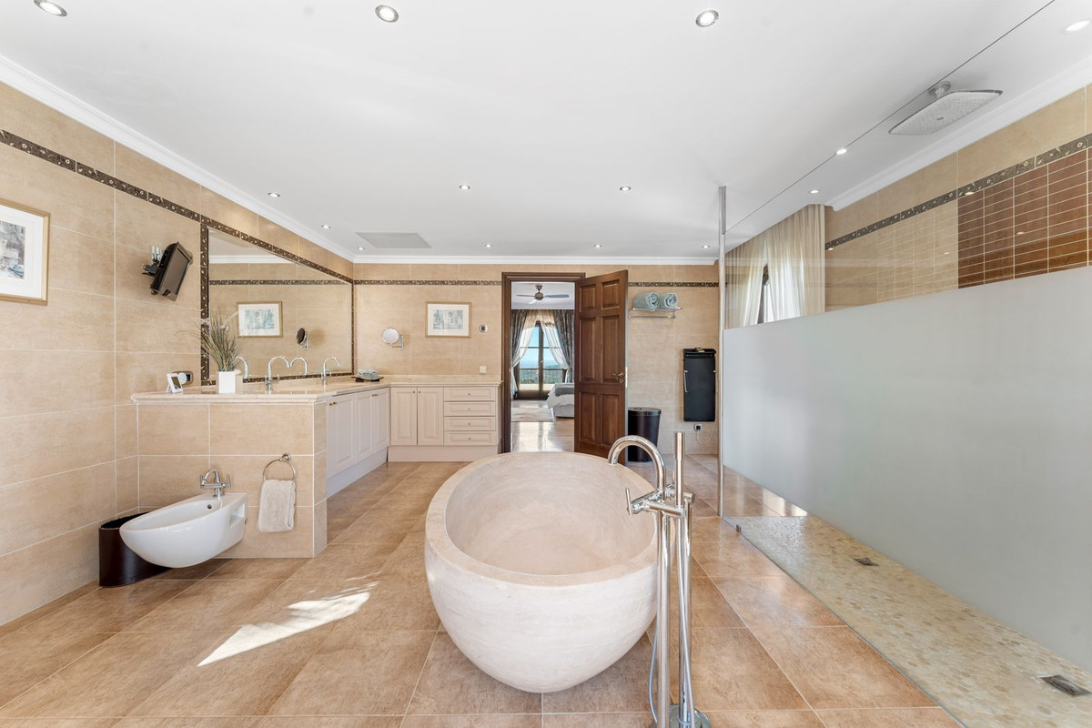 Huis te koop in Estepona | 5 slaapkamers H5429527