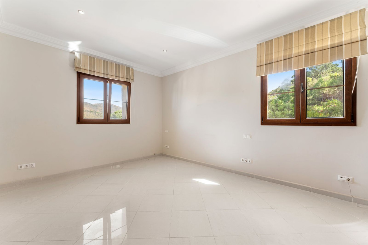Huis te koop in Estepona | 5 slaapkamers H5429527
