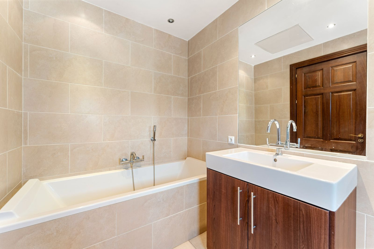 Huis te koop in Estepona | 5 slaapkamers H5429527