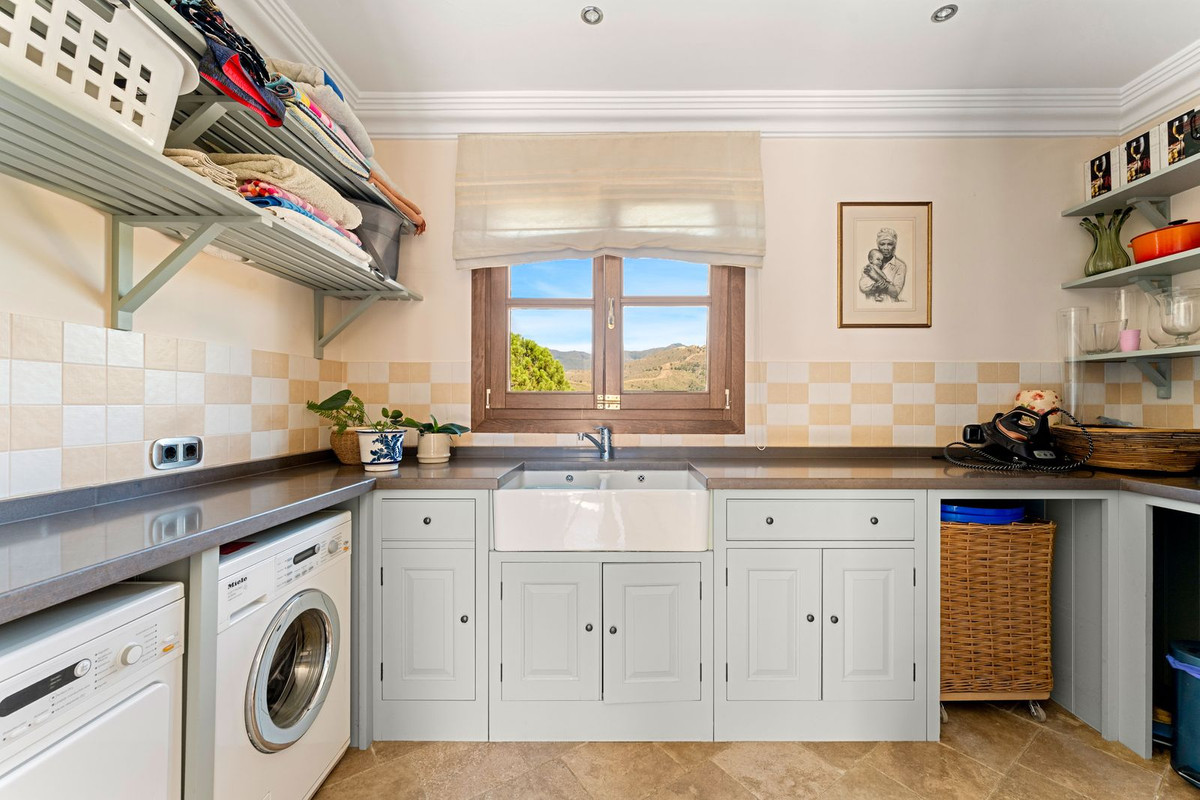 Huis te koop in Estepona | 5 slaapkamers H5429527