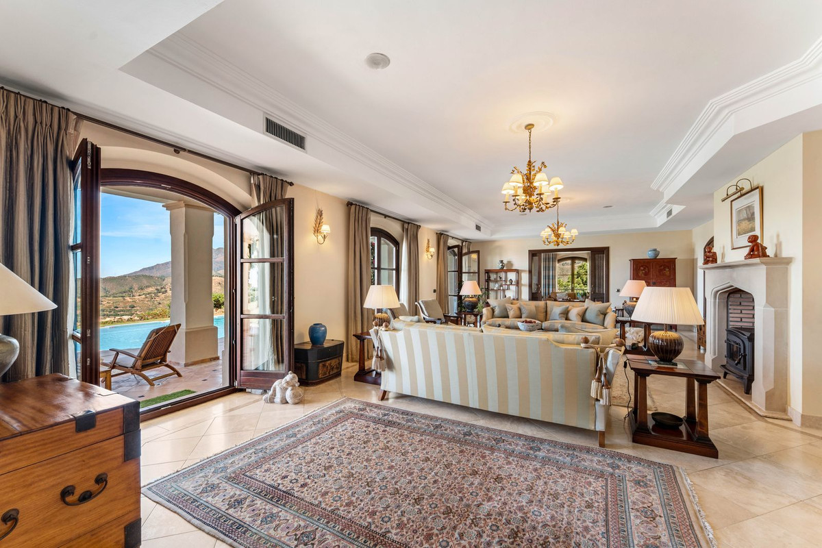 Huis te koop in Estepona | 5 slaapkamers H5429527