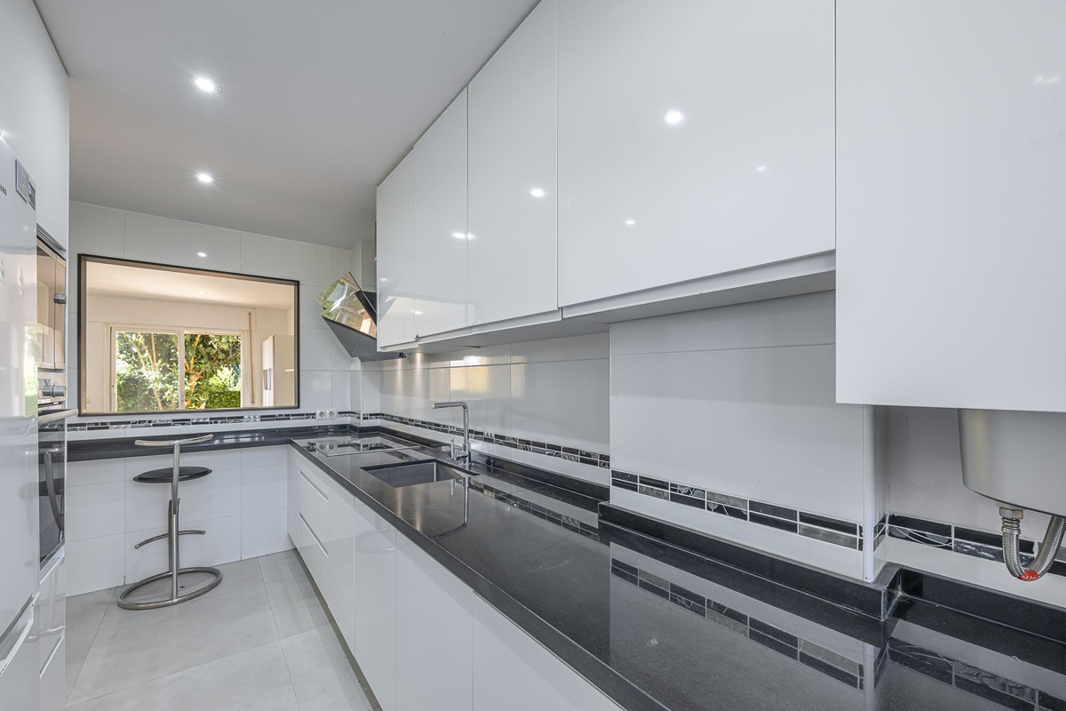 Appartement te koop in Estepona | 3 slaapkamers H5430292