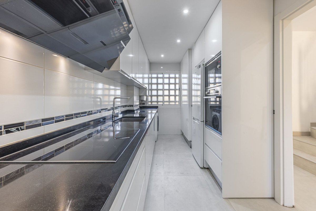 Appartement te koop in Estepona | 3 slaapkamers H5430292