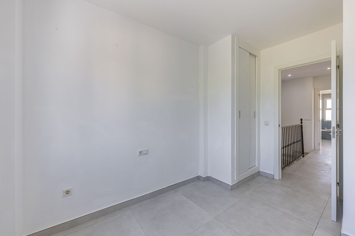 Appartement te koop in Estepona | 3 slaapkamers H5430292
