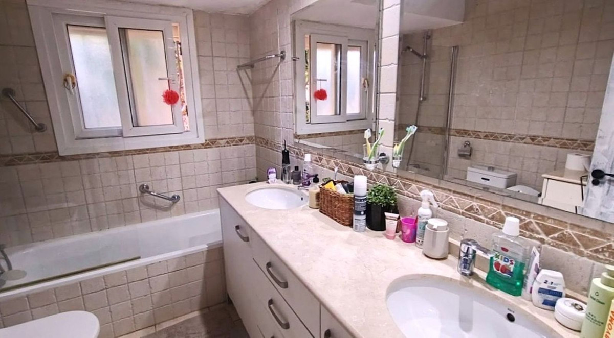 Huis te koop in Estepona | 3 slaapkamers H5432983
