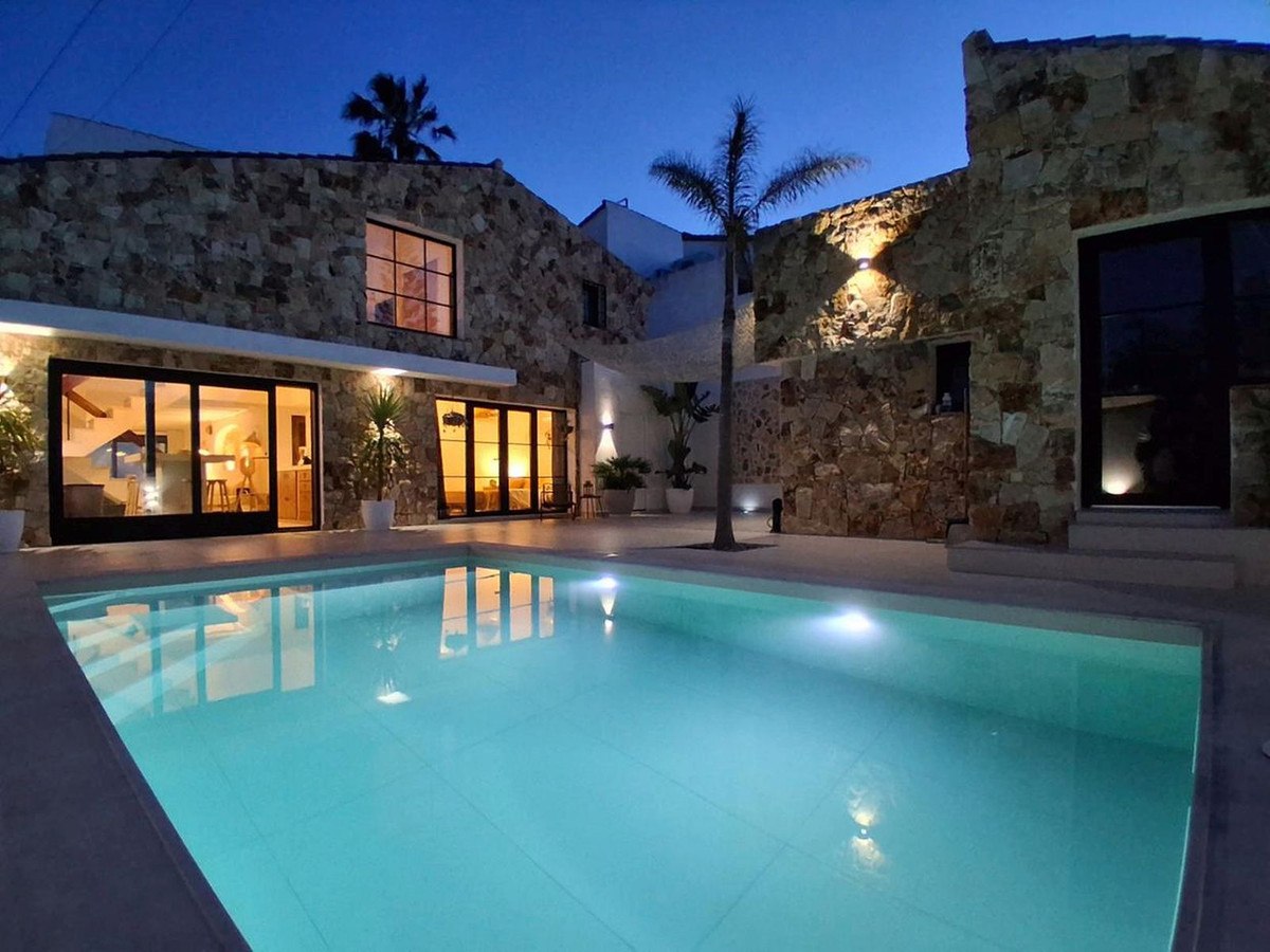 Huis te koop in Estepona | 6 slaapkamers H5433727