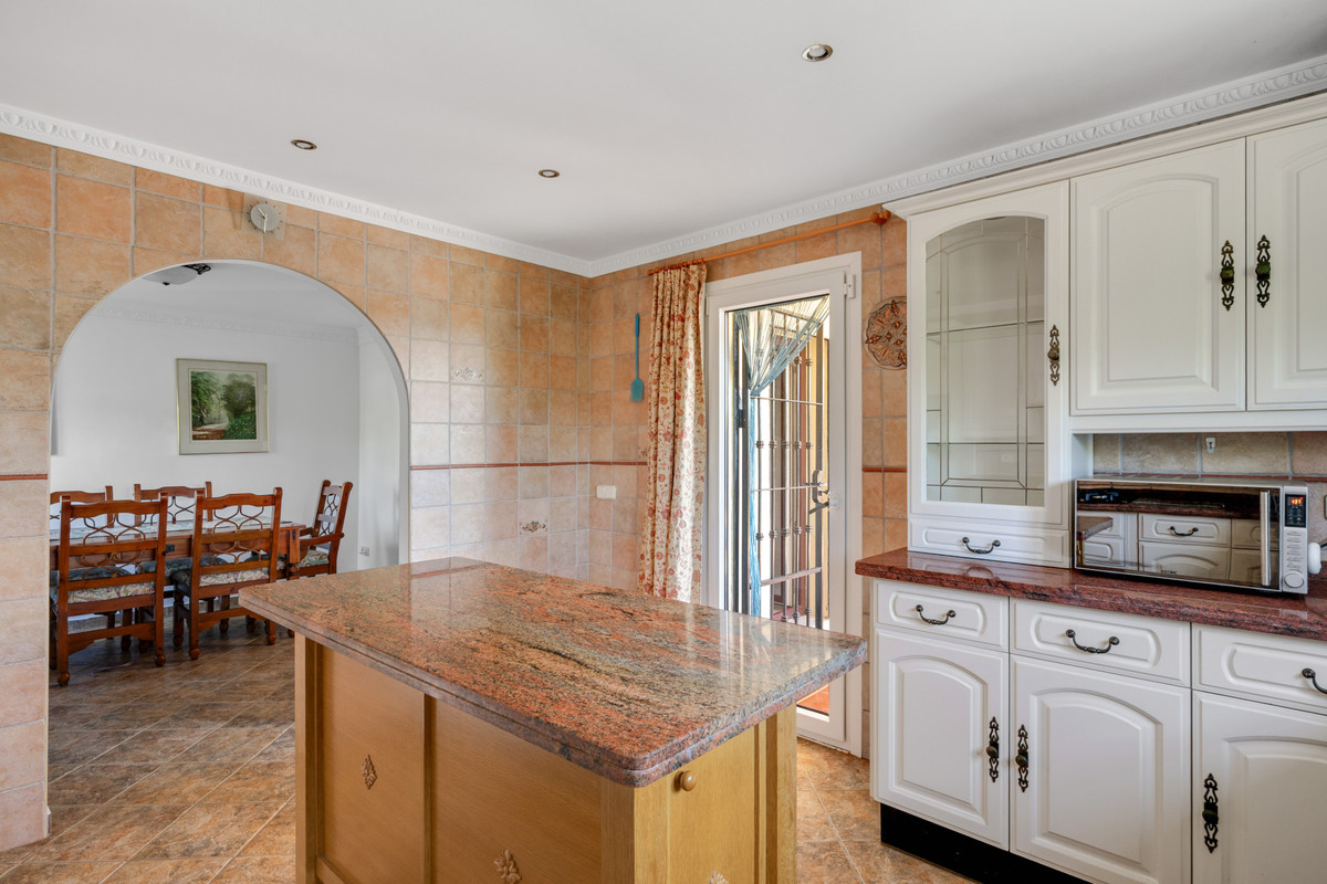 Huis te koop in Estepona | 4 slaapkamers H5436196