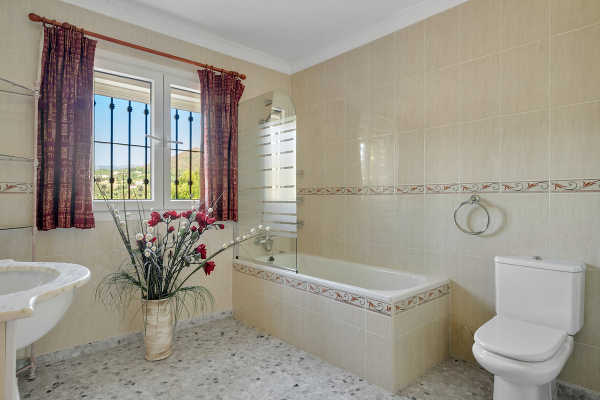 Huis te koop in Estepona | 4 slaapkamers H5436196
