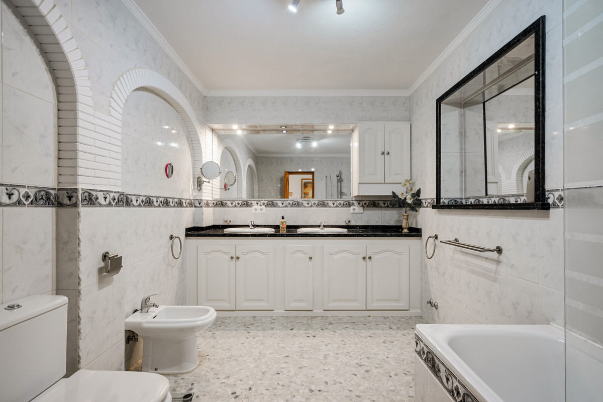 Huis te koop in Estepona | 4 slaapkamers H5436196