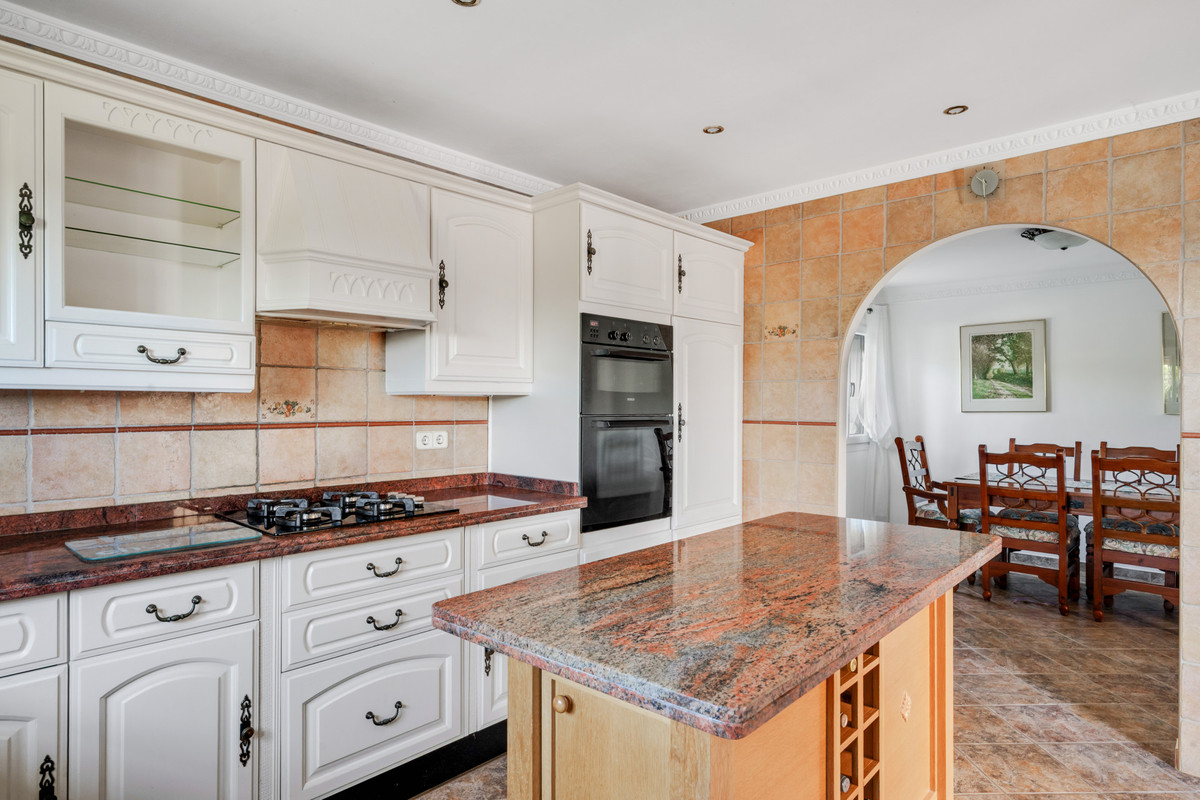 Huis te koop in Estepona | 4 slaapkamers H5436196