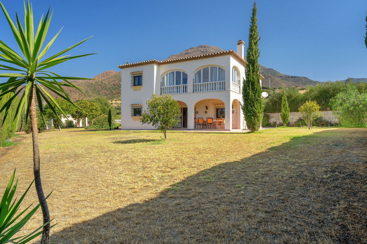 Huis te koop in Estepona | 4 slaapkamers H5436196