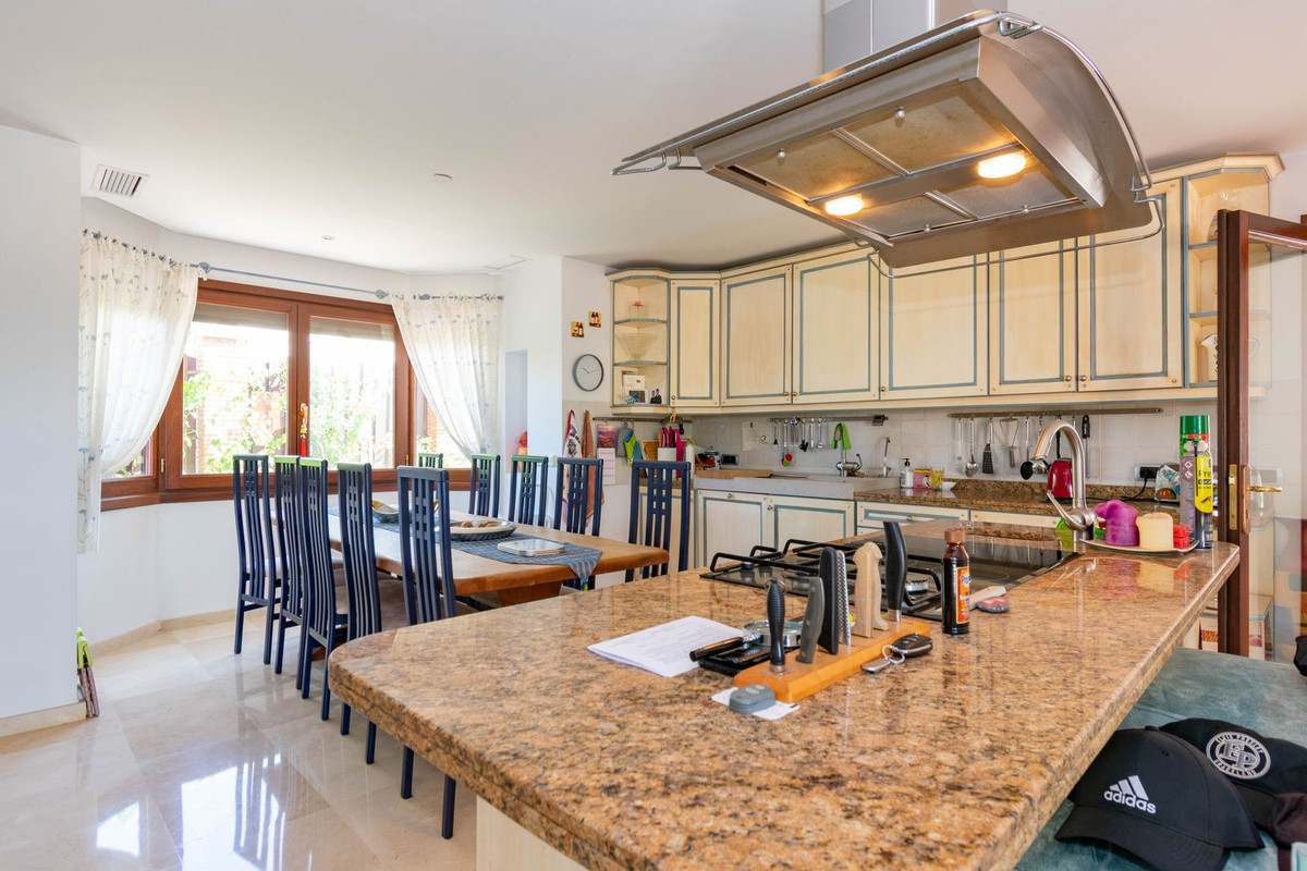Huis te koop in Estepona | 4 slaapkamers H5437156