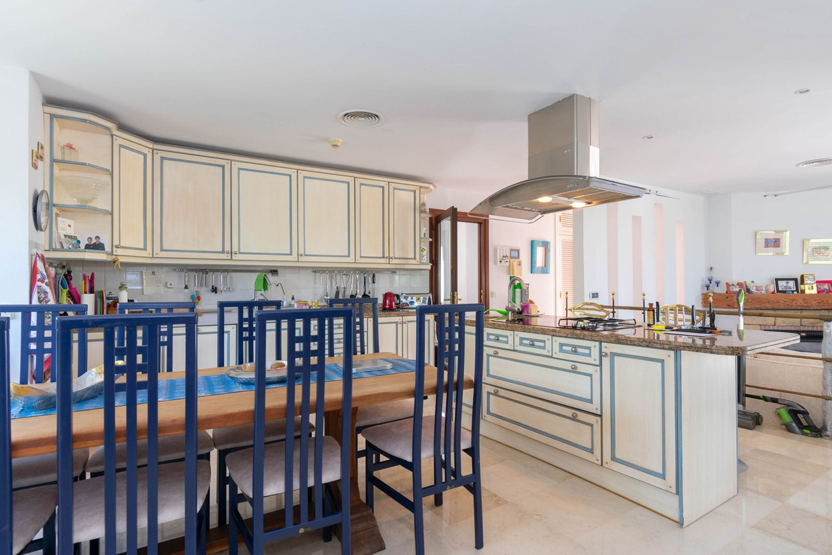 Huis te koop in Estepona | 4 slaapkamers H5437156