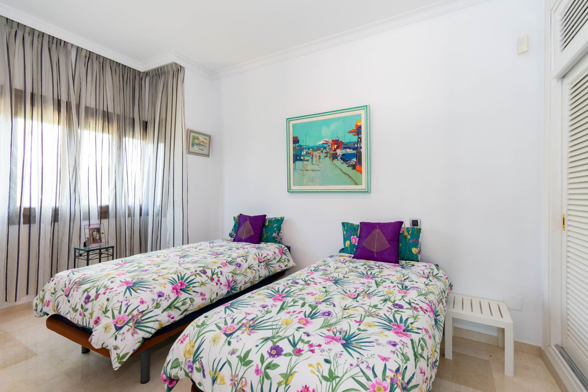 Huis te koop in Estepona | 4 slaapkamers H5437156