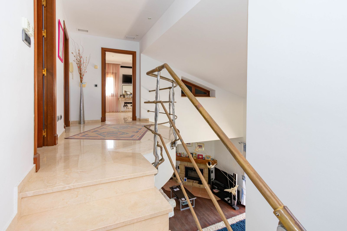 Huis te koop in Estepona | 4 slaapkamers H5437156