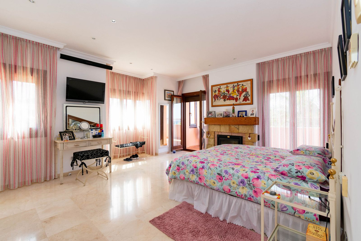 Huis te koop in Estepona | 4 slaapkamers H5437156