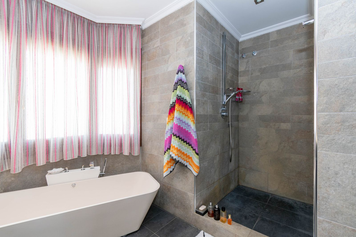 Huis te koop in Estepona | 4 slaapkamers H5437156